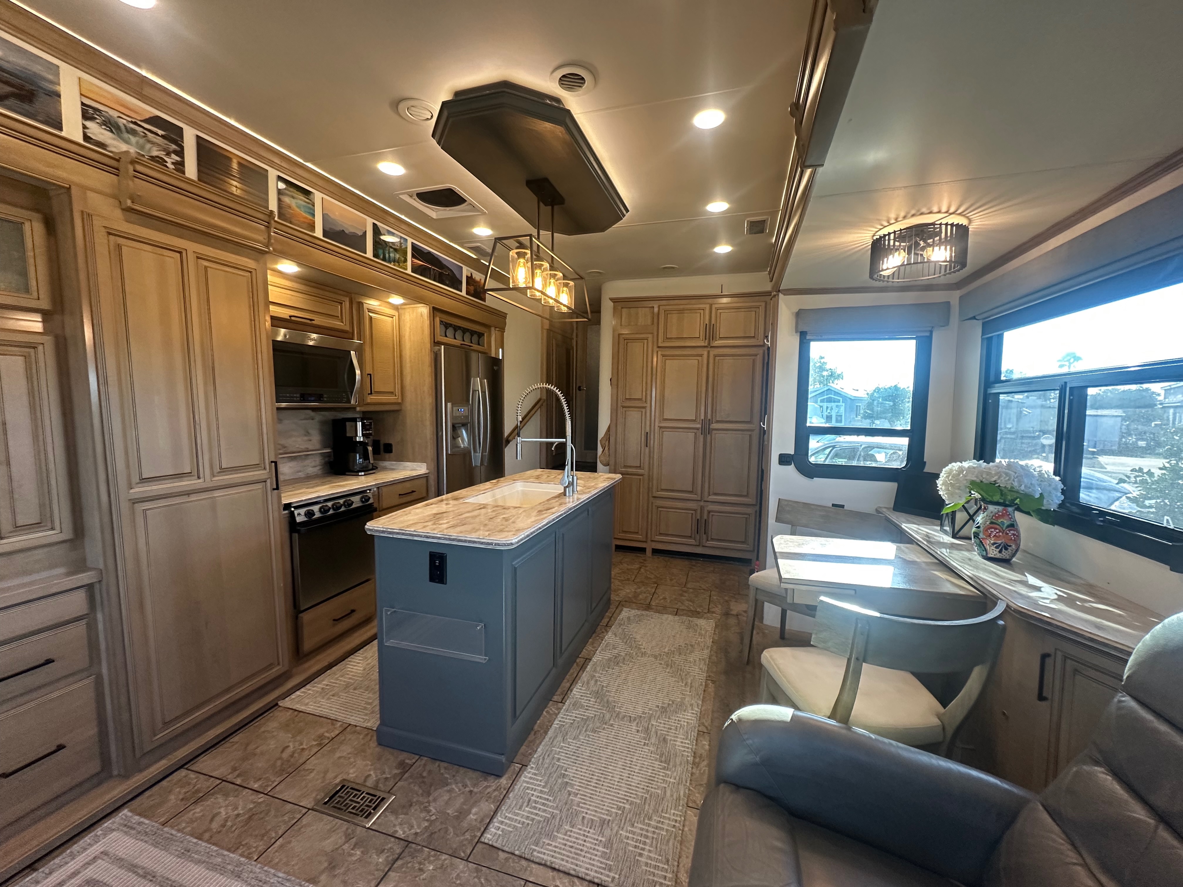 Kitchen/Dining photo 3