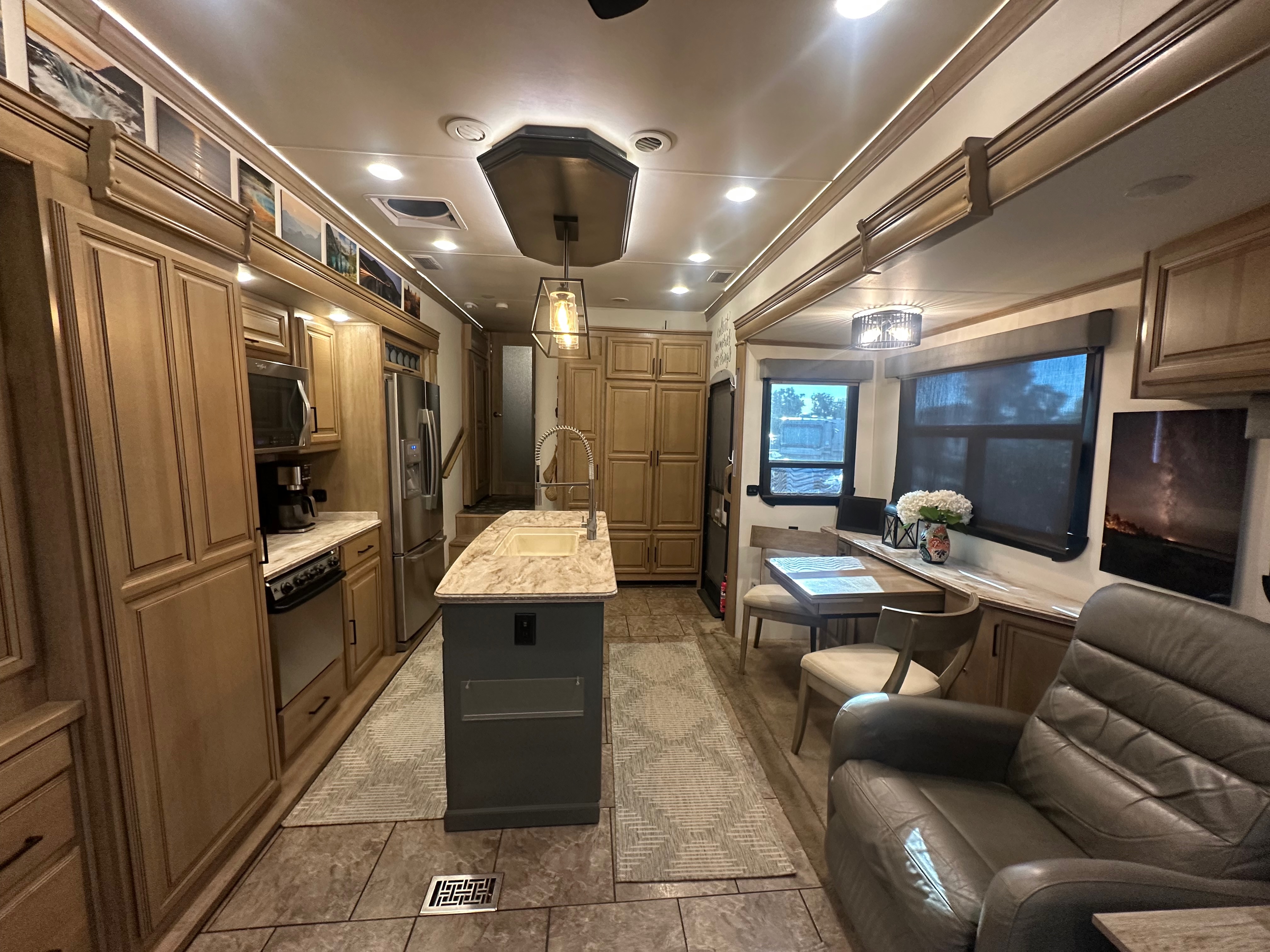 Kitchen/Dining photo 4