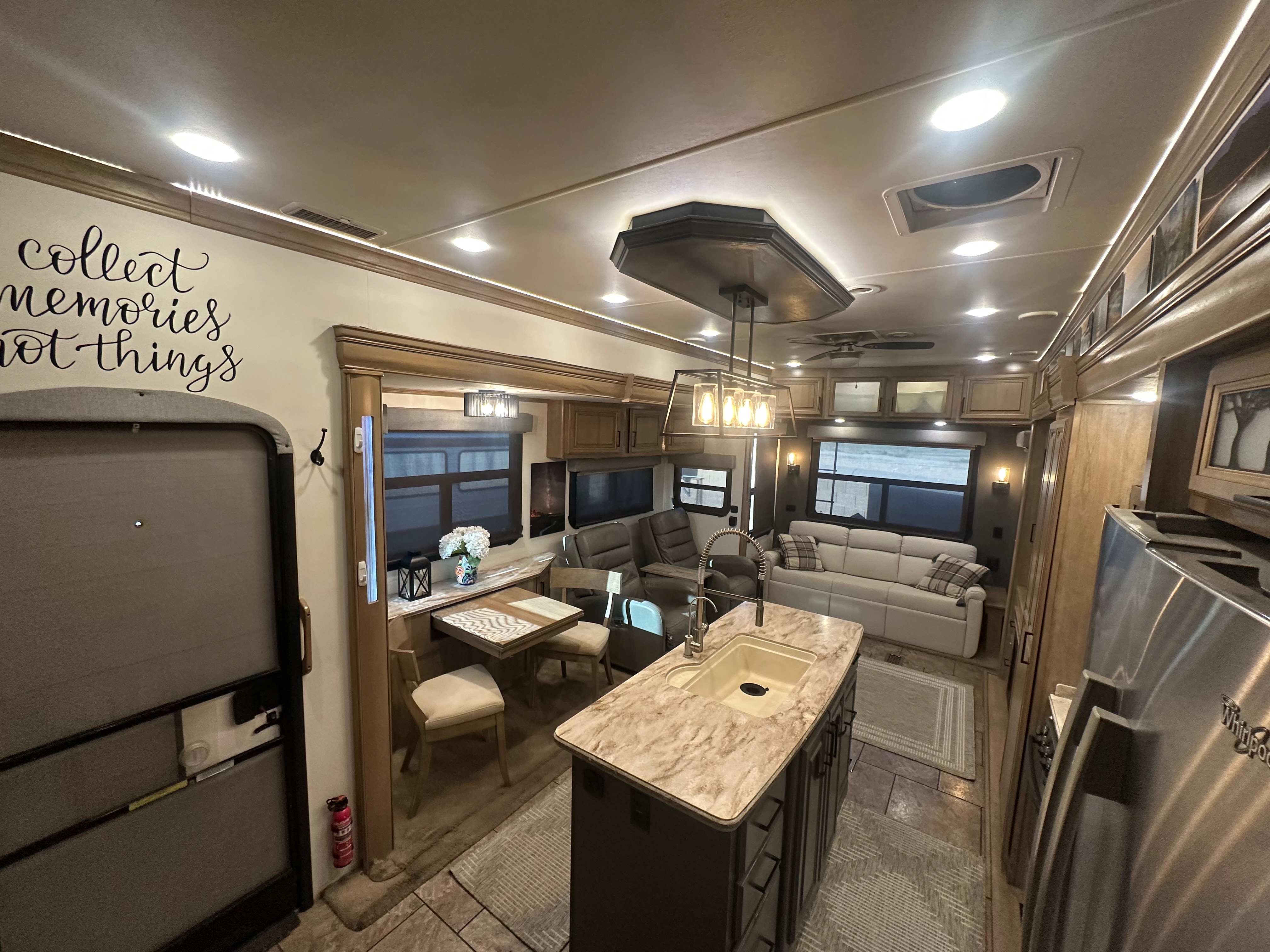 Kitchen/Dining photo 7