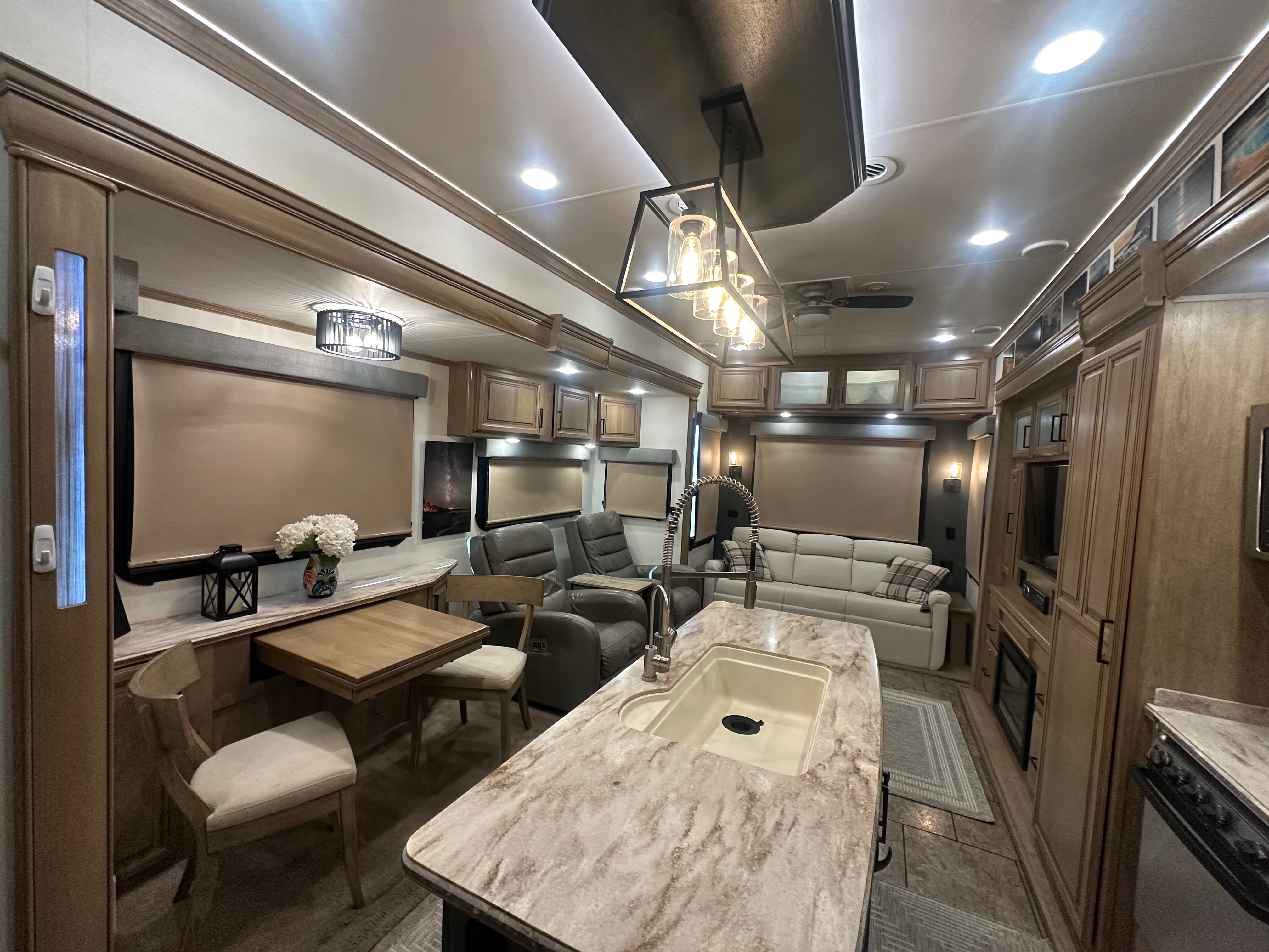 Kitchen/Dining photo 11