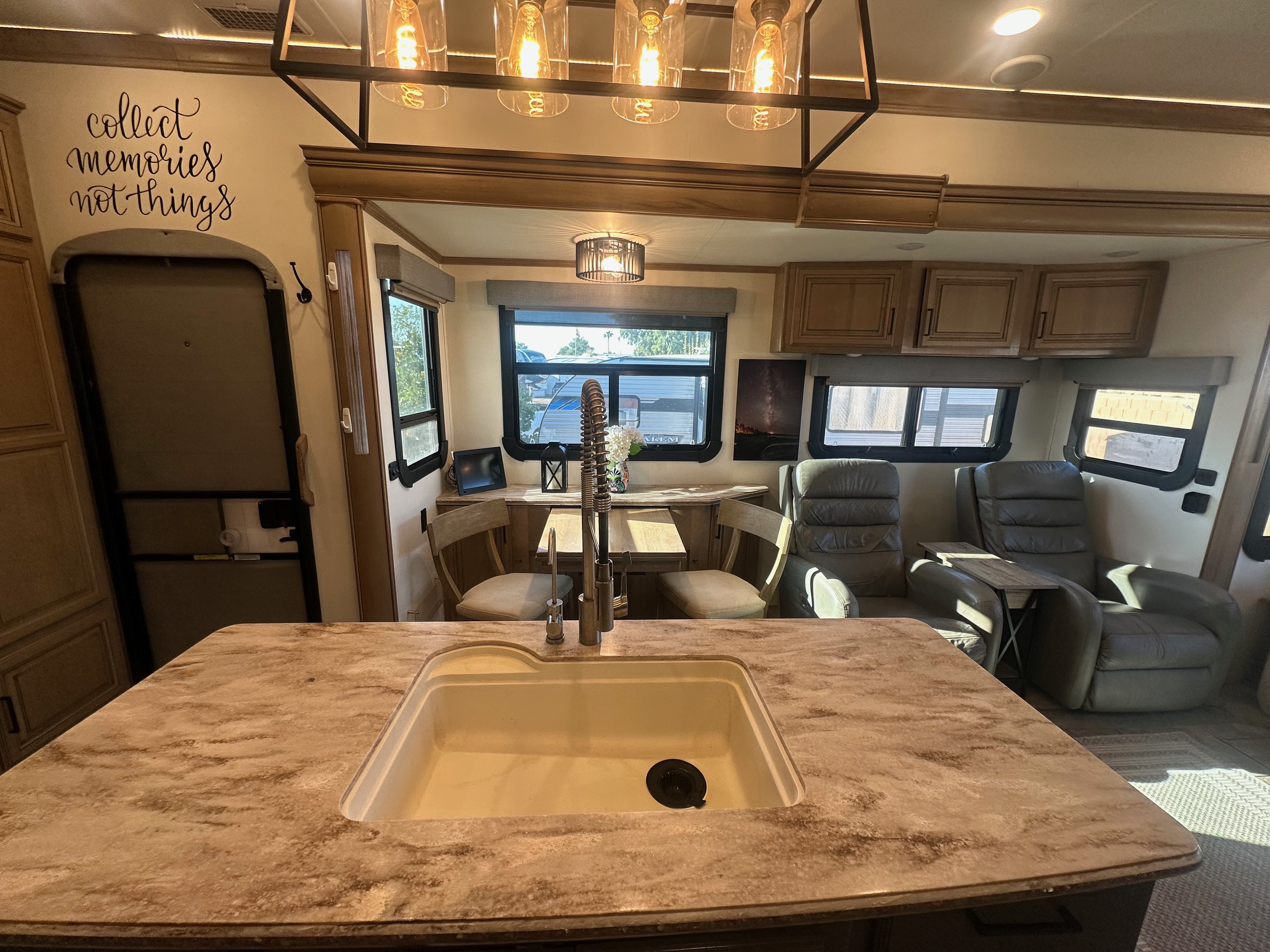 Kitchen/Dining photo 12